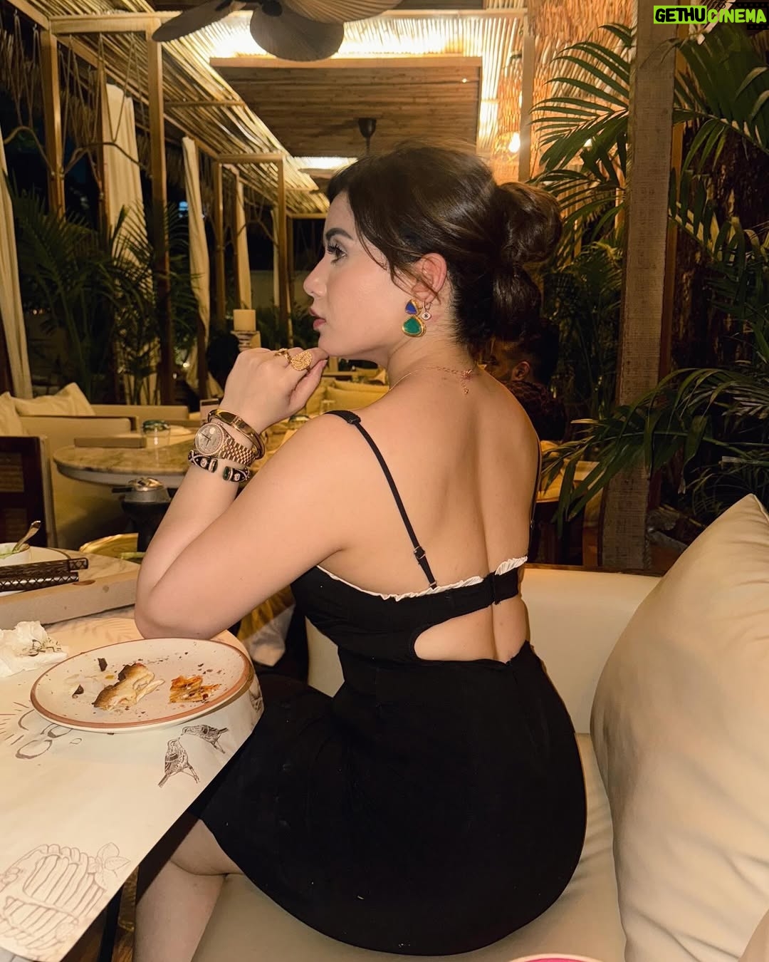 Apurva Mehrotra - 10.2K Likes - Pics or it didn’t happen🤷‍♀️
.
.
.
.
.
.
.
.
#goodmorning #goodvibes #picoftheday #ootd #fashion #style #friends #fun #gossipgirl #dinner #love #food #foodie#instadaily #instalike #instamood