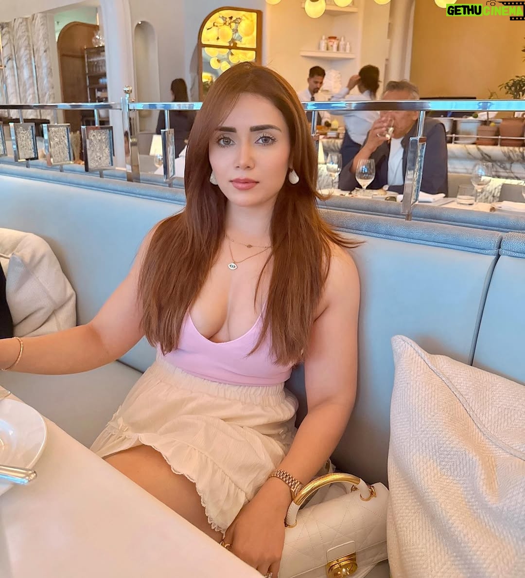 Apurva Mehrotra - 9.3K Likes - Having a moment 🥂
.
.
.
.
.
.
.
#dinner #date #fine #dining #london #food #foodlover #fun #love #travel #instagram #instapic #instamood