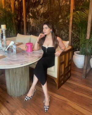 Apurva Mehrotra Instagram - Pics or it didn’t happen🤷♀️
.
.
.
.
.
.
.
.
#goodmorning #goodvibes #picoftheday #ootd #fashion #style #friends #fun #gossipgirl #dinner #love #food #foodie#instadaily #instalike #instamood