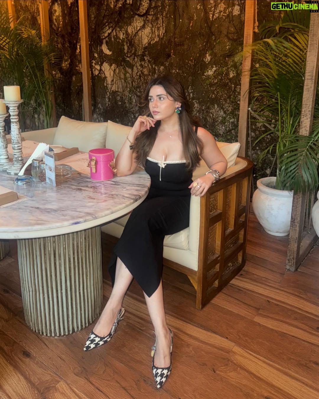 Apurva Mehrotra - 10.2K Likes - Pics or it didn’t happen🤷‍♀️
.
.
.
.
.
.
.
.
#goodmorning #goodvibes #picoftheday #ootd #fashion #style #friends #fun #gossipgirl #dinner #love #food #foodie#instadaily #instalike #instamood