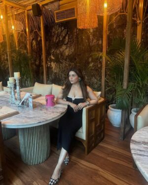 Apurva Mehrotra Instagram - Pics or it didn’t happen🤷♀️
.
.
.
.
.
.
.
.
#goodmorning #goodvibes #picoftheday #ootd #fashion #style #friends #fun #gossipgirl #dinner #love #food #foodie#instadaily #instalike #instamood
