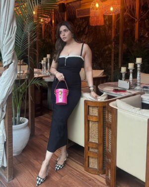 Apurva Mehrotra Instagram - Pics or it didn’t happen🤷♀️
.
.
.
.
.
.
.
.
#goodmorning #goodvibes #picoftheday #ootd #fashion #style #friends #fun #gossipgirl #dinner #love #food #foodie#instadaily #instalike #instamood