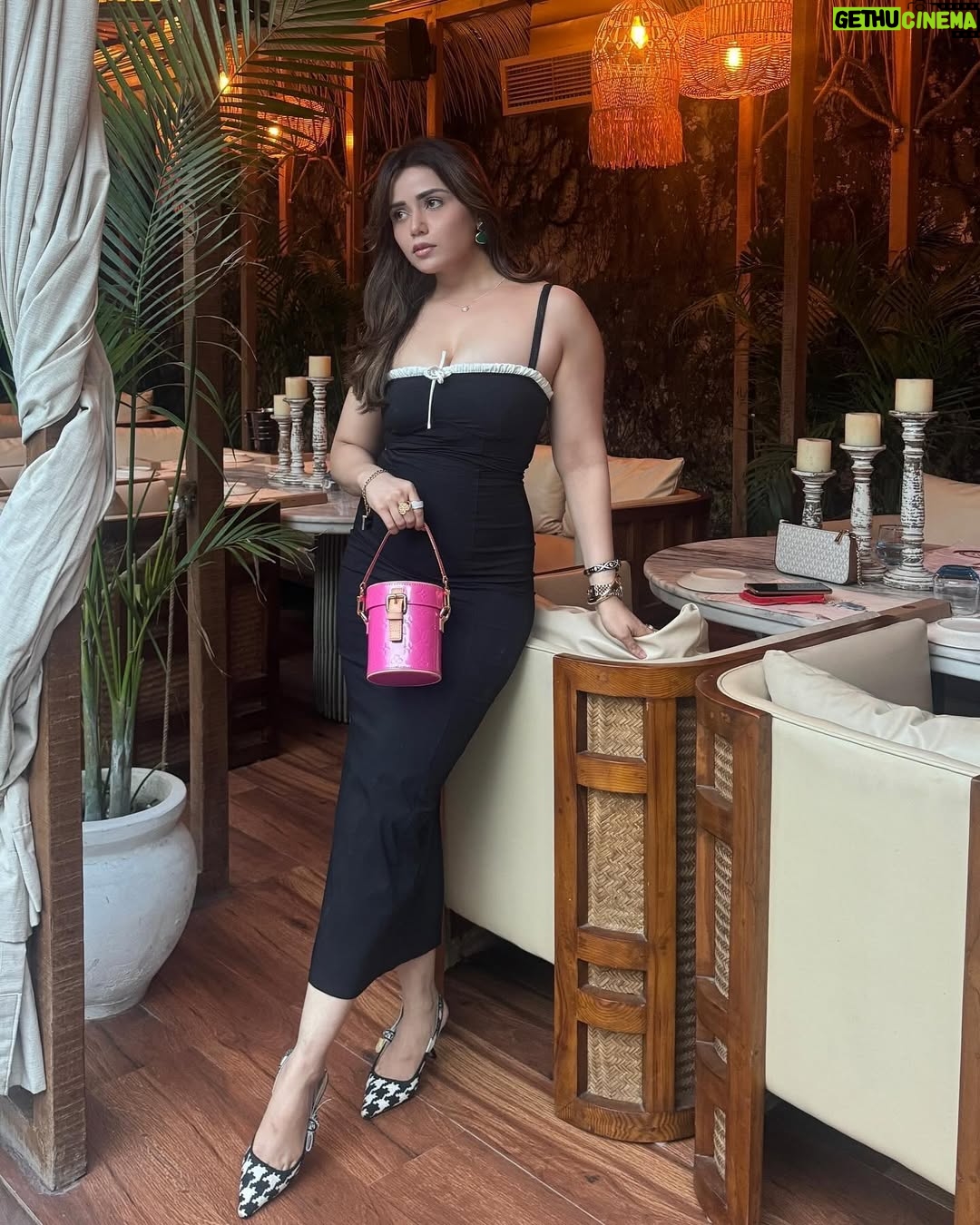 Apurva Mehrotra - 10.2K Likes - Pics or it didn’t happen🤷‍♀️
.
.
.
.
.
.
.
.
#goodmorning #goodvibes #picoftheday #ootd #fashion #style #friends #fun #gossipgirl #dinner #love #food #foodie#instadaily #instalike #instamood