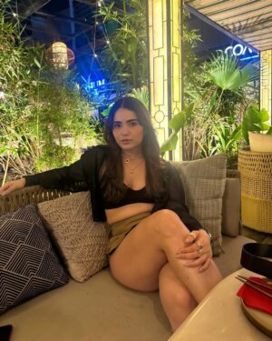 Apurva Mehrotra Instagram - Hey Siri, fix my fringes 🙄
.
.
.
.
.
.
.
.
#bad #hair #day #weather #mood #weekday #friend #dinner #datenight #vibes #fun #happy #ootd #fashion #style #nofilter #photooftheday #picoftheday #instamood #instalike #instalove
