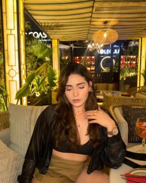 Apurva Mehrotra Instagram - Hey Siri, fix my fringes 🙄
.
.
.
.
.
.
.
.
#bad #hair #day #weather #mood #weekday #friend #dinner #datenight #vibes #fun #happy #ootd #fashion #style #nofilter #photooftheday #picoftheday #instamood #instalike #instalove