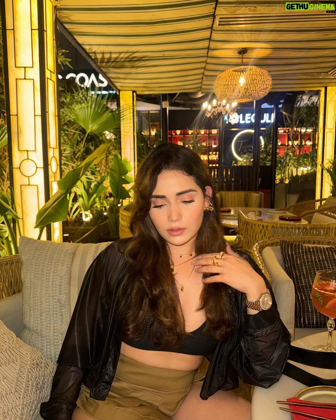 Apurva Mehrotra - 18.6K Likes - Hey Siri, fix my fringes 🙄
.
.
.
.
.
.
.
.
#bad #hair #day #weather #mood #weekday #friend #dinner #datenight #vibes #fun #happy #ootd #fashion #style #nofilter #photooftheday #picoftheday #instamood #instalike #instalove