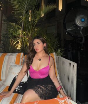 Apurva Mehrotra Instagram - Camera crumbs🌸
.
.
.
.
.
.
#saturday #night #party #friends #fun #happy #moment #pink #love #ootd #fashion #style #pictureoftheday #photooftheday #instamood #instalike #instadaily
