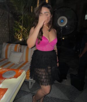 Apurva Mehrotra Instagram - Camera crumbs🌸
.
.
.
.
.
.
#saturday #night #party #friends #fun #happy #moment #pink #love #ootd #fashion #style #pictureoftheday #photooftheday #instamood #instalike #instadaily