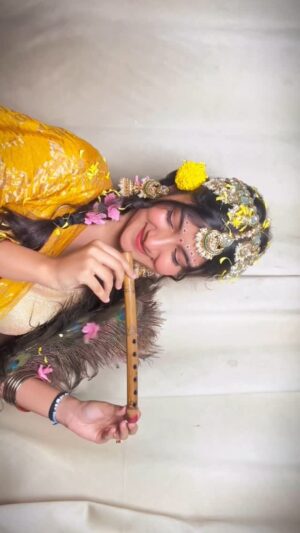 Aradhya Singh Instagram - Radhe Radhe🦚🌻💘
Happy Janmashtami mere pyaare logzz❤️

#janmashtami #transition #Trending #traditional #reels #reelitfeelit #reelsinstagram #slowmo #reelsvideo #explore #viral #aradhyans