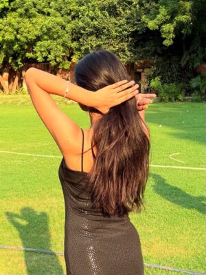 Aradhya Singh Instagram - Face Card never declines 🖤🪩✨

#freshersparty #black