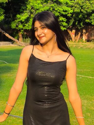 Aradhya Singh Instagram - Face Card never declines 🖤🪩✨

#freshersparty #black