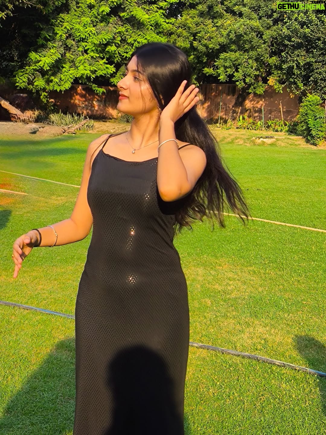 Aradhya Singh - 59K Likes - Face Card never declines 🖤🪩✨

#freshersparty #black