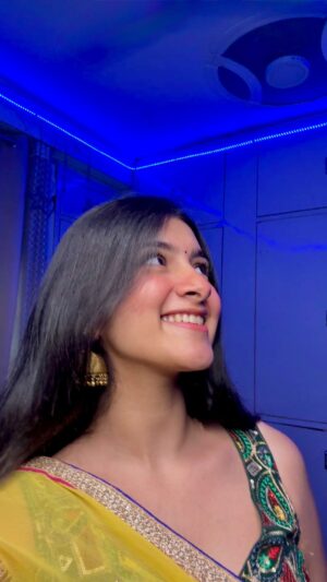Aradhya Singh Instagram - Mainu tere naal pyaar jatta taan🫣✨

#transition #trending #reels #reelitfeelit #reelsinstagram #reelsvideo #explore #viral #aradhyans
