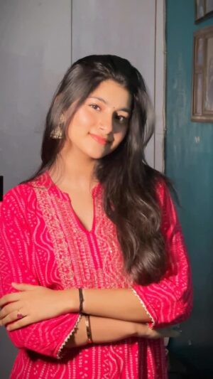 Aradhya Singh Instagram - Mann mera💘

#trending #transition #reels #reelitfeelit #reelsinstagram #reelsvideo #explore #viral #aradhyans