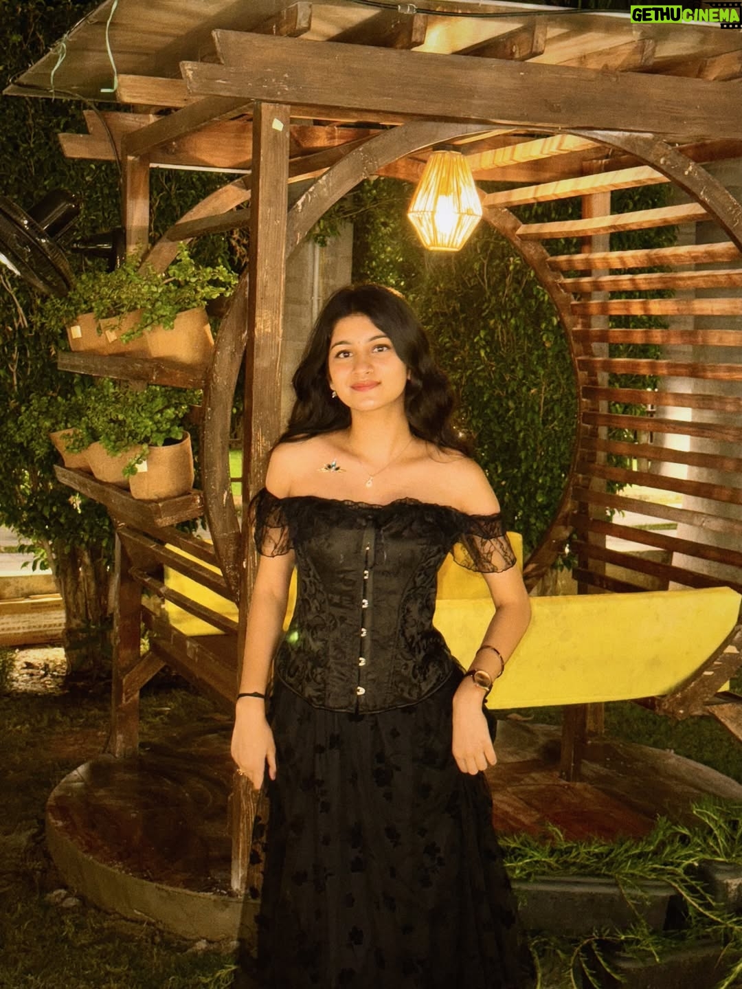 Aradhya Singh - 54.7K Likes - Do dhaari talwar👀🖤🪩