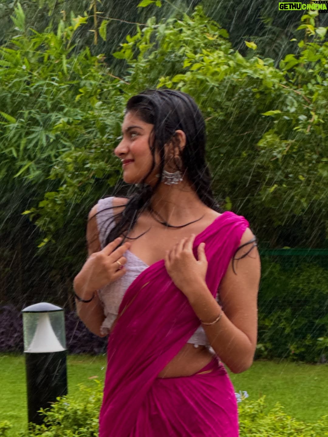 Aradhya Singh - 54.4K Likes - Baarish🌸🌧️🤍

#rain #saree