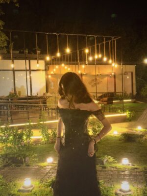 Aradhya Singh Instagram - Do dhaari talwar👀🖤🪩