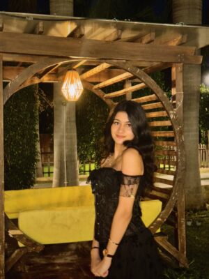 Aradhya Singh Instagram - Do dhaari talwar👀🖤🪩