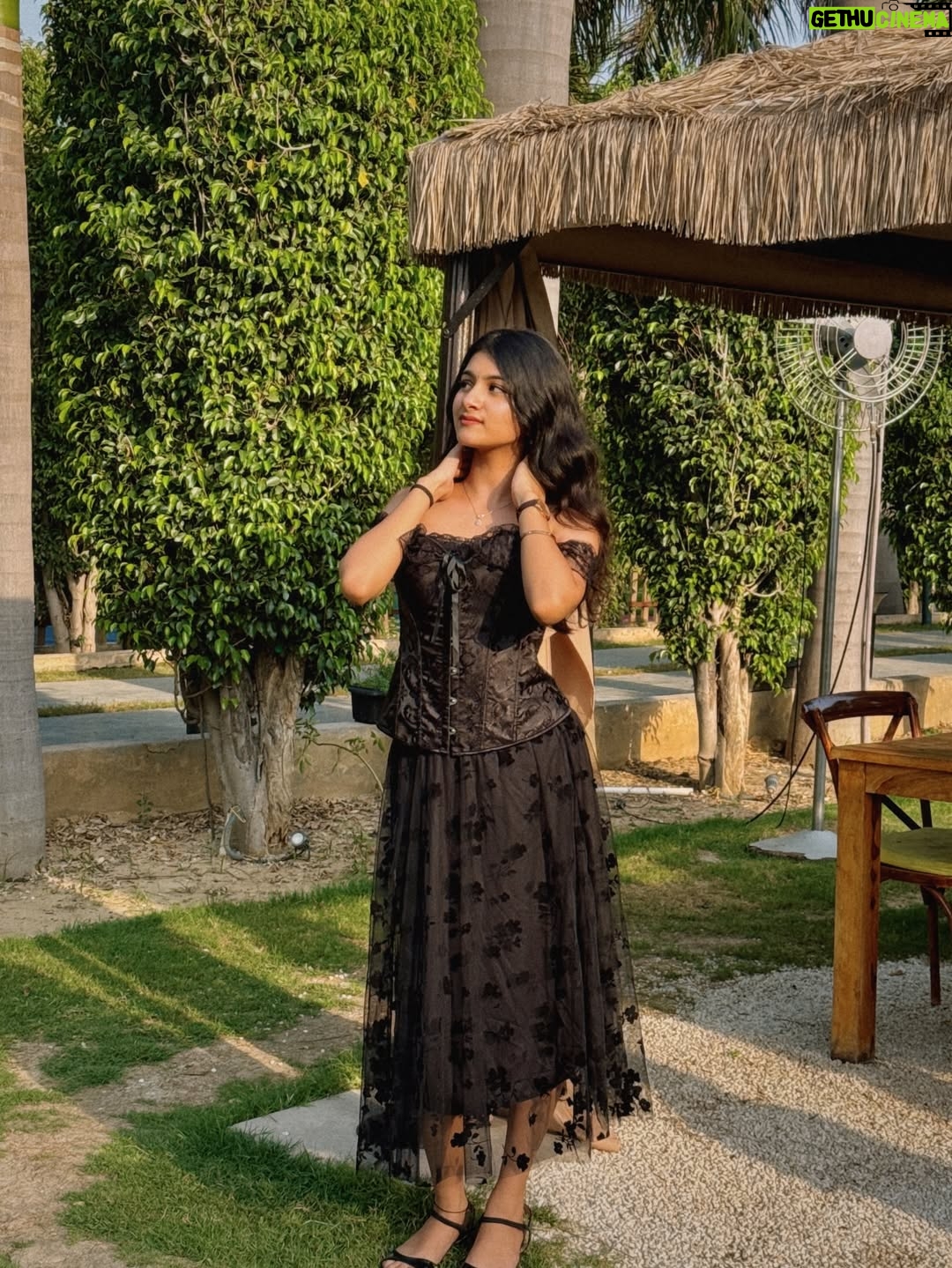 Aradhya Singh - 54.7K Likes - Do dhaari talwar👀🖤🪩