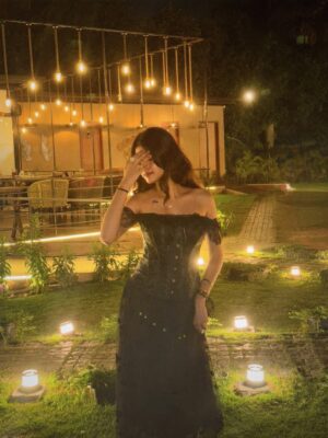 Aradhya Singh Instagram - Do dhaari talwar👀🖤🪩
