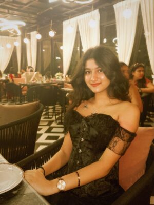 Aradhya Singh Instagram - Do dhaari talwar👀🖤🪩