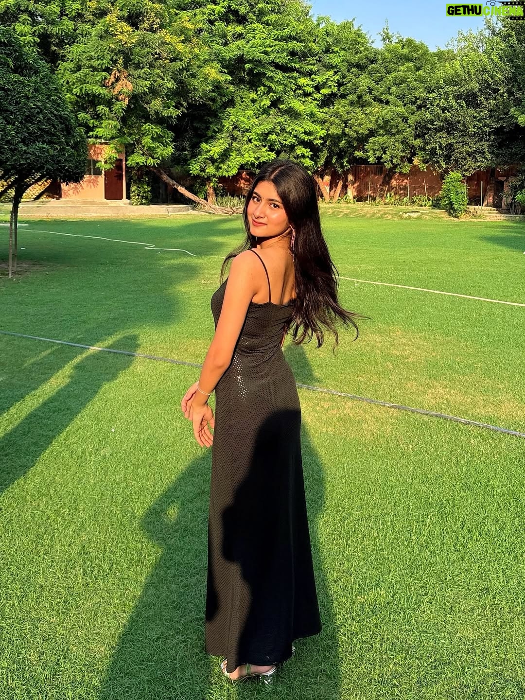 Aradhya Singh - 59K Likes - Face Card never declines 🖤🪩✨

#freshersparty #black