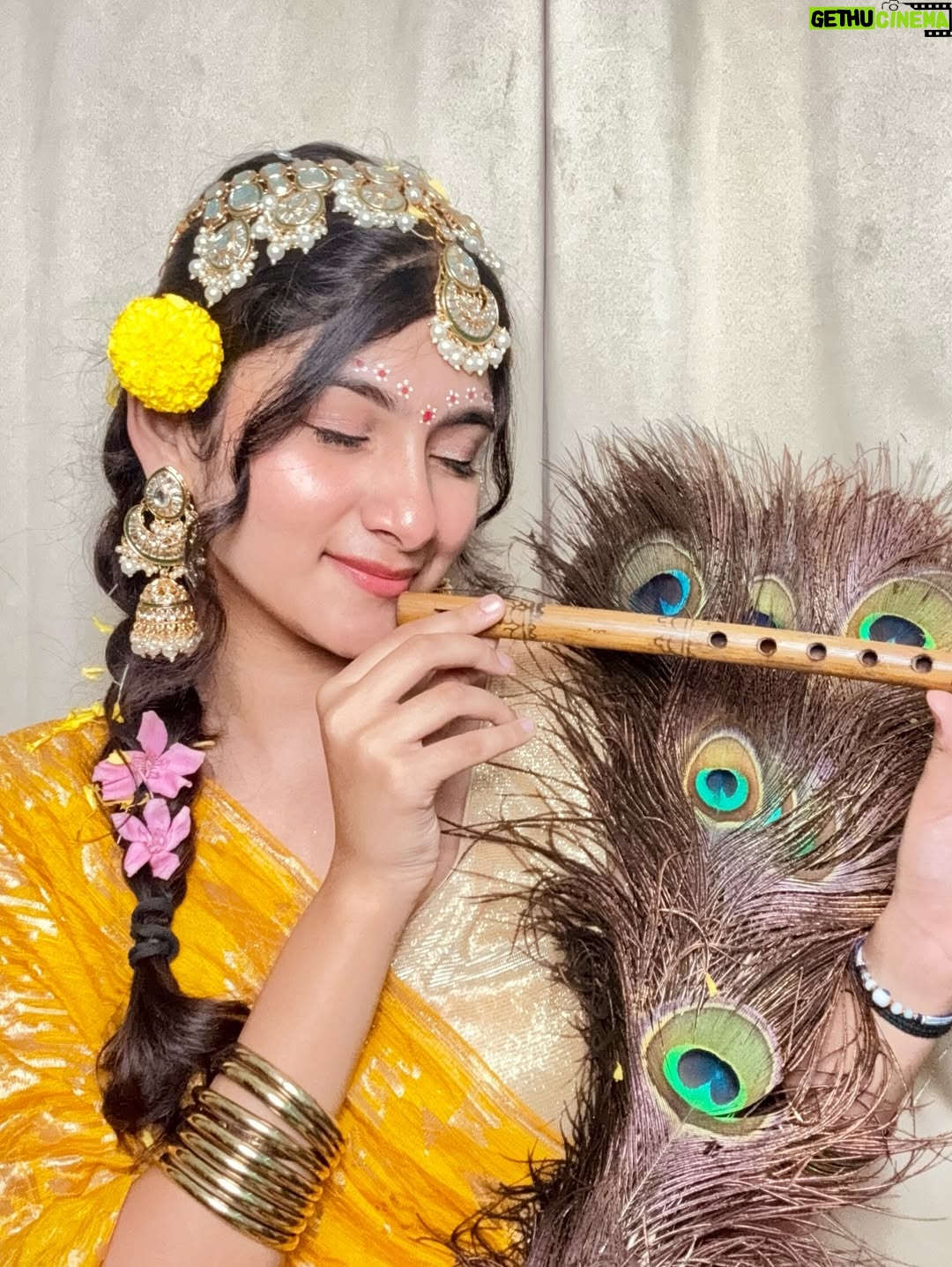 Aradhya Singh - 53.5K Likes - Radhe Radhe 😌🦚🌼💘

#radharanilook