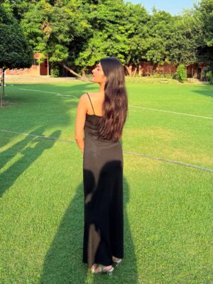 Aradhya Singh Instagram - Face Card never declines 🖤🪩✨

#freshersparty #black