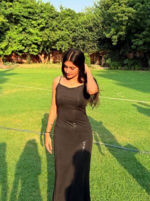 Aradhya Singh Instagram - Face Card never declines 🖤🪩✨

#freshersparty #black