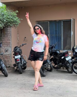 Archi Sharma Instagram - Holi 2025 🌈 🏳️🌈 #curvyarchi #holi #trending