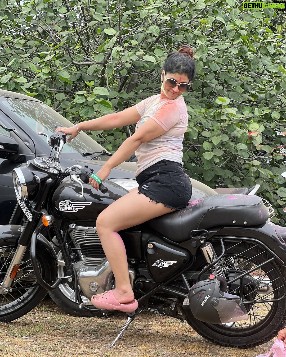 Archi Sharma - 6.7K Likes - Holi 2025 🌈 🏳️‍🌈 #curvyarchi #holi #trending