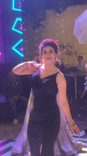 Archi Sharma Instagram - Comment ā¤ļø for Part-3 š„° #curvyarchi #reels #explore #dance #trending #sajnavesajna