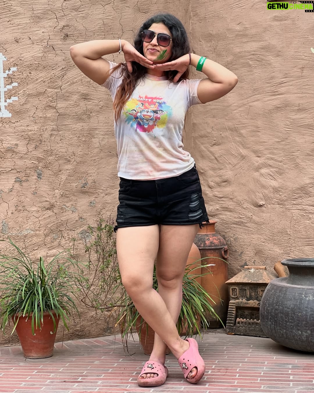 Archi Sharma - 6.7K Likes - Holi 2025 🌈 🏳️‍🌈 #curvyarchi #holi #trending