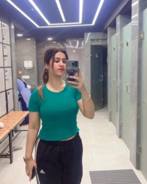 Archi Sharma Instagram - Happy new year Dosto š„° #curvyarchi
#happynewyear #newyear #photooftheday #curves #curvygurl #curvygirl #fitness #fashion #lifestyle #cool #gym #gymfreak