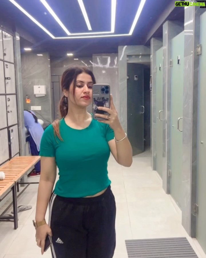 Archi Sharma - 2K Likes - Happy new year Dosto 🥰 #curvyarchi 
#happynewyear #newyear #photooftheday #curves #curvygurl #curvygirl #fitness #fashion #lifestyle #cool #gym #gymfreak