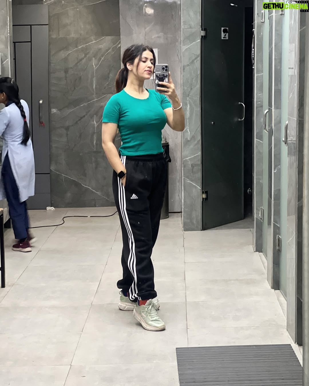 Archi Sharma - 2K Likes - Happy new year Dosto 🥰 #curvyarchi 
#happynewyear #newyear #photooftheday #curves #curvygurl #curvygirl #fitness #fashion #lifestyle #cool #gym #gymfreak