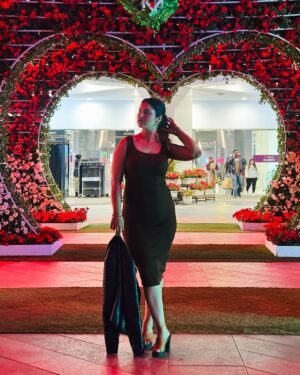 Archi Sharma Instagram - Any Gen-z there? Say hello to Millenials 🙋 👀 💭 🤔 #curvyarchi