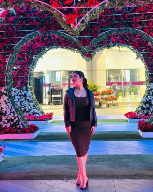Archi Sharma Instagram - Any Gen-z there? Say hello to Millenials 🙋 👀 💭 🤔 #curvyarchi