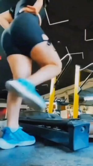 Archi Sharma Instagram - Thoda aur rukna chahiye tha shayad šš¤š #curvyarchi #reels #fitwithamandhiman #trending #funny #dance #explore