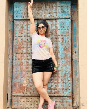 Archi Sharma Instagram - Holi 2025 🌈 🏳️🌈 #curvyarchi #holi #trending