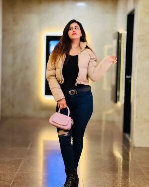 Archi Sharma Instagram - Dil mera Dekho,Na meri Haisiyat puchho🥹🥺💞 #curvyarchi #love #unconditionallove
.
.
.
.
#photo #photooftheday #pictures #picoftheday #photogram #instagram #igdaily #igers #instadaily #cute #hot #sexy #bold #cutie #beauty #beautywithbrain #mathswalimadam #archi #chandigarhmodels #aaa #mohali #fashionblogger #fitnessblogger #fashion #style #lifestyle