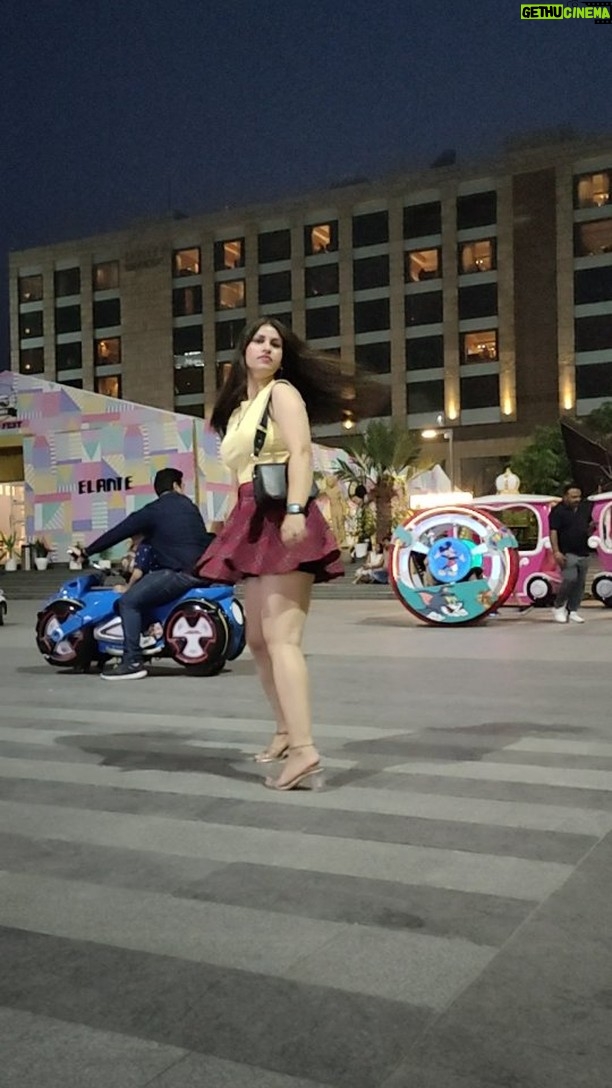 Archi Sharma - 2.2K Likes - Pichhe Bike kon si hai😍🥺 #curvyarchi