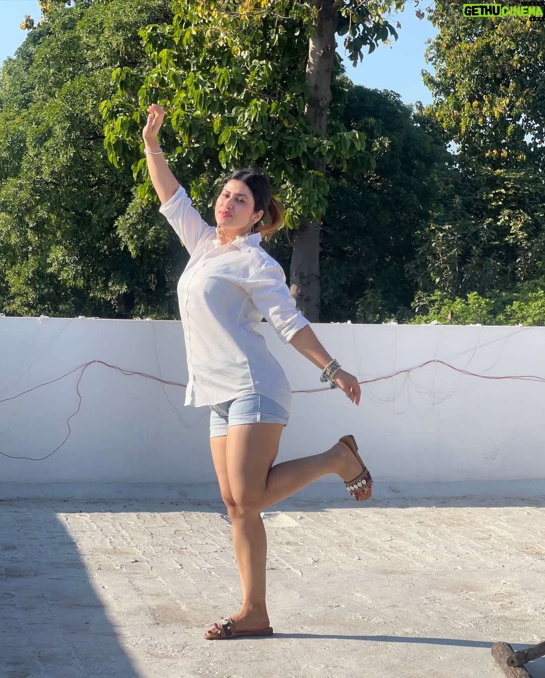 Archi Sharma - 40.1K Likes - Summer vibes 🥰💞 #curvyarchi