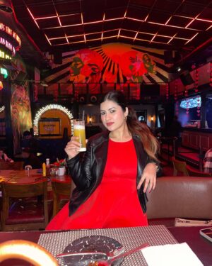 Archi Sharma Instagram - Weekend ka plan bnaya kya? @pranksterchandigarh chale? 🥰❤️ #curvyarchi
#pranksterchandigarh #prankster #club #clubbing #saturday #saturdaynight #chandigarhnights #nightclub #party #happy #mood #weekend #weekendvibes #tbt #love #aaa #chandigarhmodels #foodblogger #fashionblogger #foodislove #momos #dumplings #dimsum