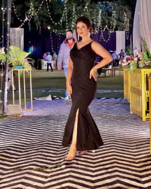 Archi Sharma Instagram - Aa zara kareeb se ,Jo pal mile naseeb se🌟✨ MUA @soniaartistry_ 😍❤️🥰 #curvyarchi
.
#picoftheday #picture #photography #photooftheday #photoshoot #love #cute #beautiful #hot #cocktailparty #hotgirl #sexygurl #chandigarh #chandigarhmodels #aaa #gymgirl #fitness #fashionblogger #dress #cocktaildress #followforfollowback #tbh #tbt