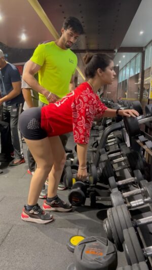 Archi Sharma Instagram - Mujhe Malaika Arora bnaane ka iraada hai kyaš #curvyarchi #funny #comedy #comedyvideos