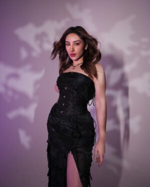 Aroob Khan Instagram - A vision draped in midnight. 🥀
📸- @souravsharmaofficial
#aroobkhan