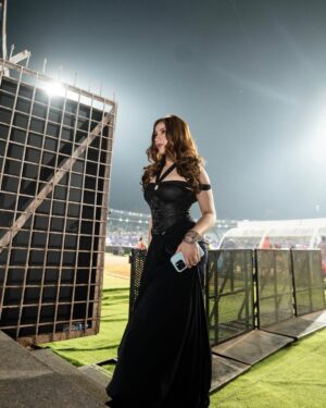 Aroob Khan Instagram - Thank you Mumbaii!! (Thane)
It was an amazing experience performing at @ispl_t10 with @rito.96 and the whole team💕
@gauravarora08
📷- @sanjay___chetry
Styled by- @stylingbyvictor 🫶🏻