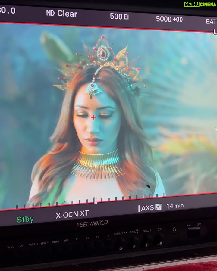 Aroob Khan - 15.4K Likes - Oh, I totally forgot to tell you guys, #Bukhaar was shot in 4–5 degree weather, and It was FREEZING! 🥶 Just me trying to look all effortless while secretly shivering between takes. Safe to say, the Bukhaar was real!🤒