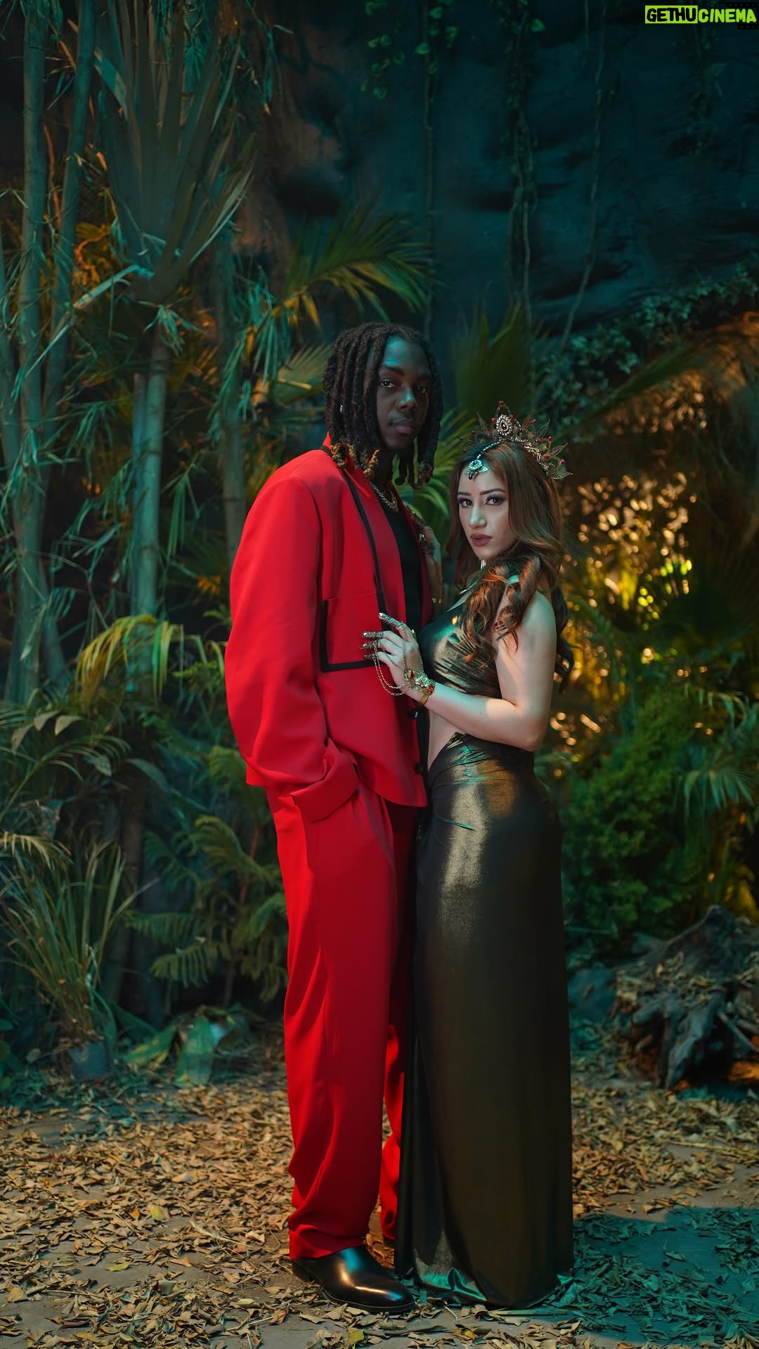 Aroob Khan - 19.6K Likes - Fun times 🥰

Makeup and hair- @passirajan 
Styling- @stylingbyvictor @sohail__mughal___ 

#bukhaar #trending #aroobkhan #bayanni #minivlog